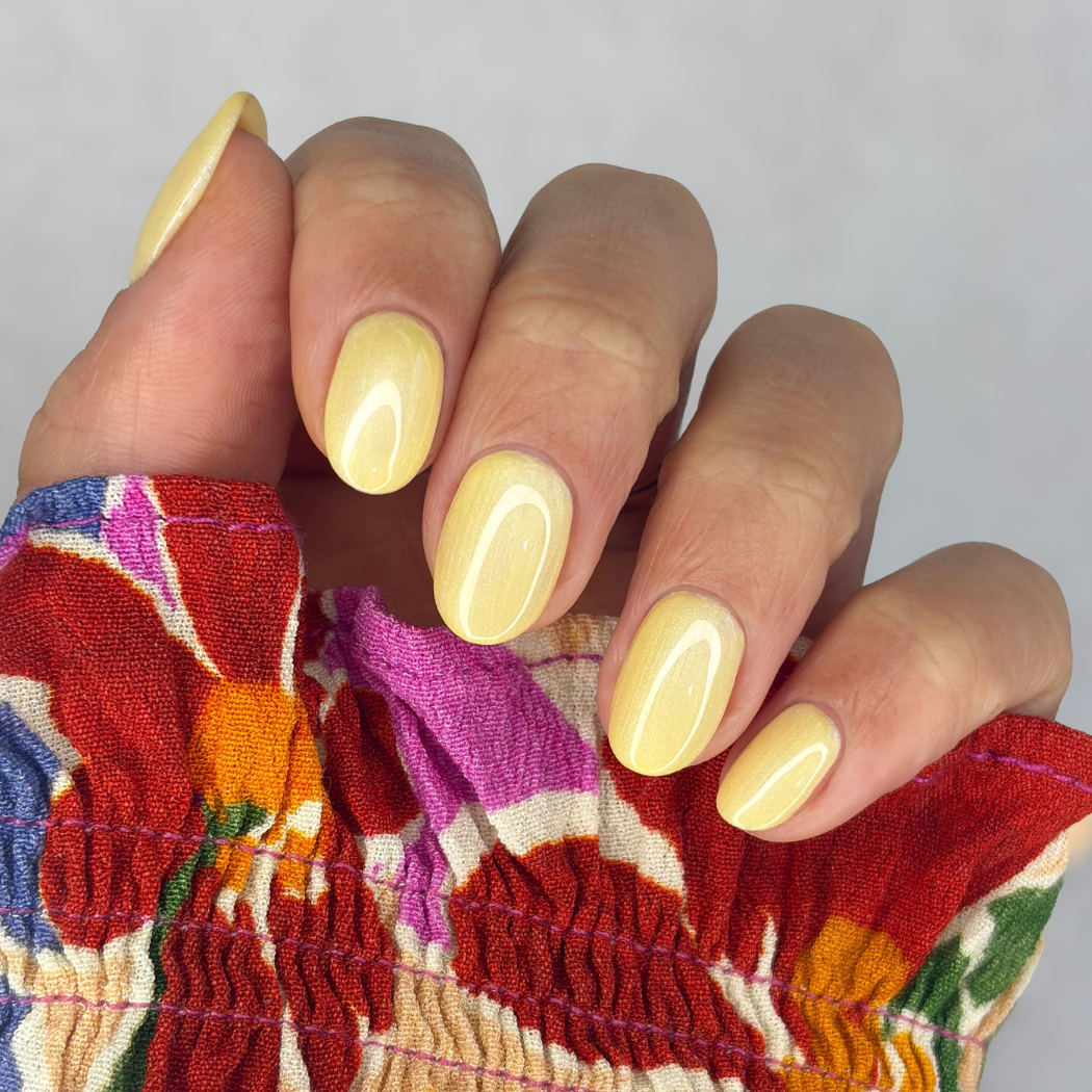 pink-gellac-487-yummy-yellow-gel-nagellack-pastelverse image 5