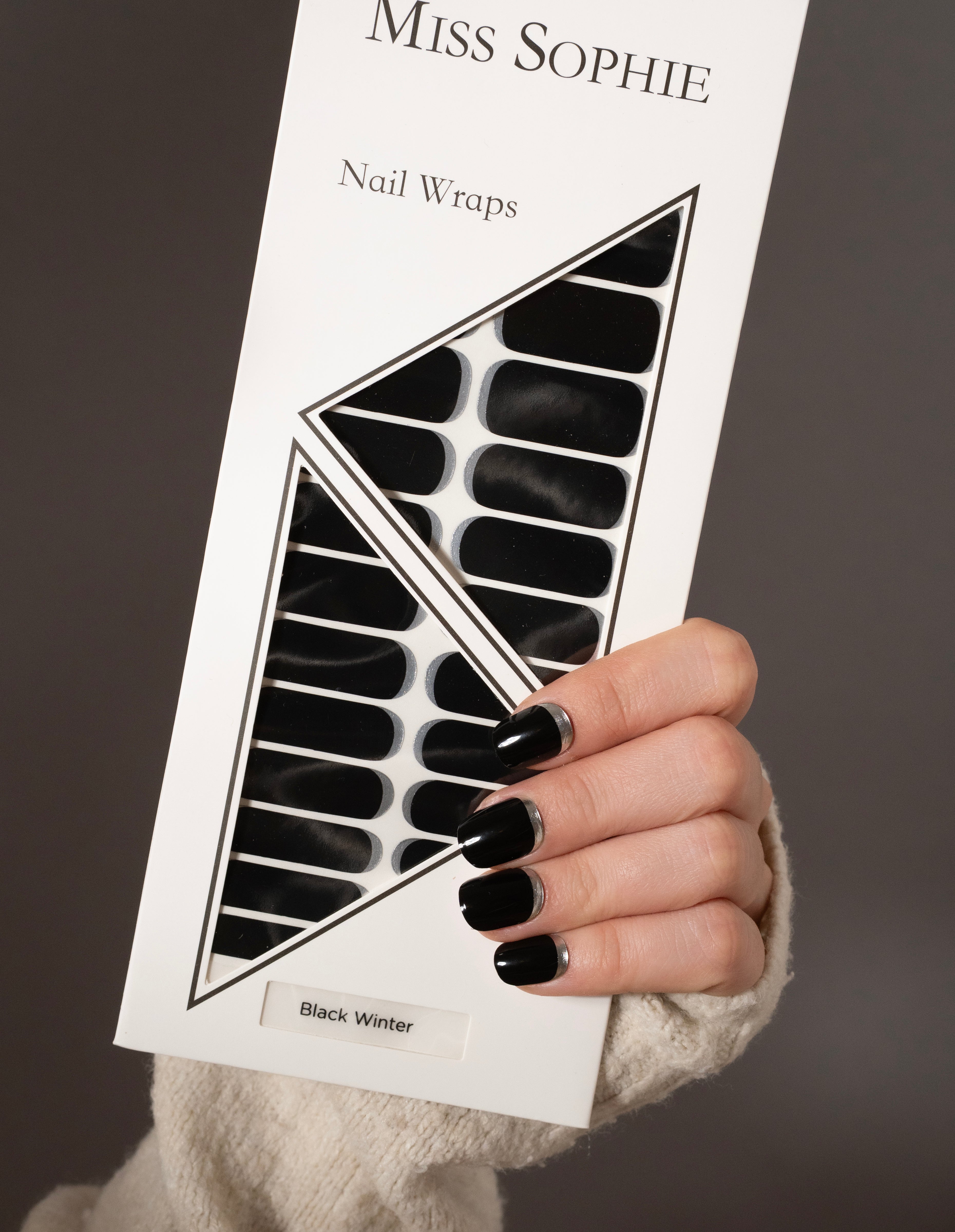 miss-sophie-black-winter-nagelfolien-limited-edition image 4