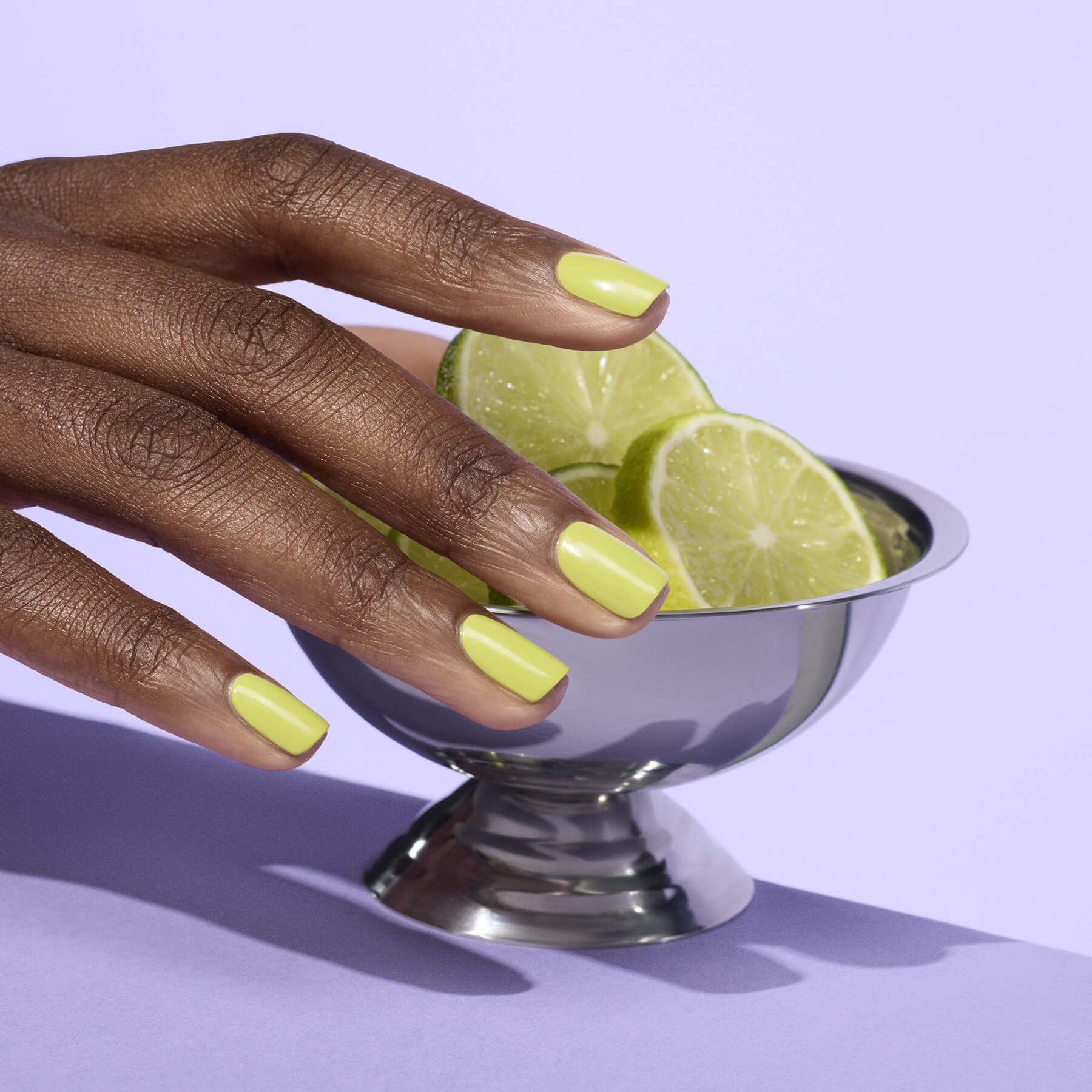 manucurist-green-flash-lime-gel-nagellack-anisgr-n-mit-gelb image 2