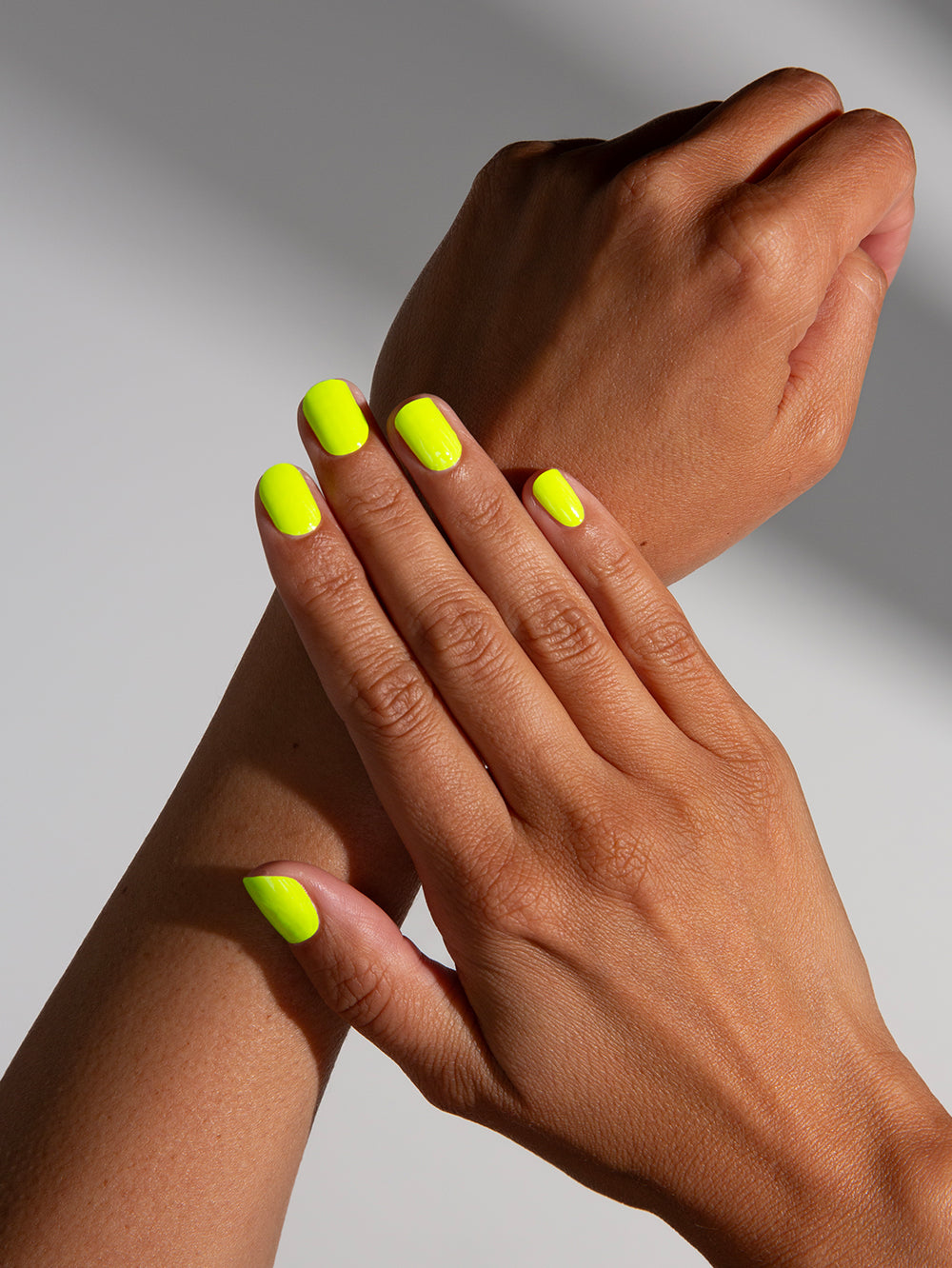 maniko-neon-yellow-uv-gel-strips-neon-gelb image 3