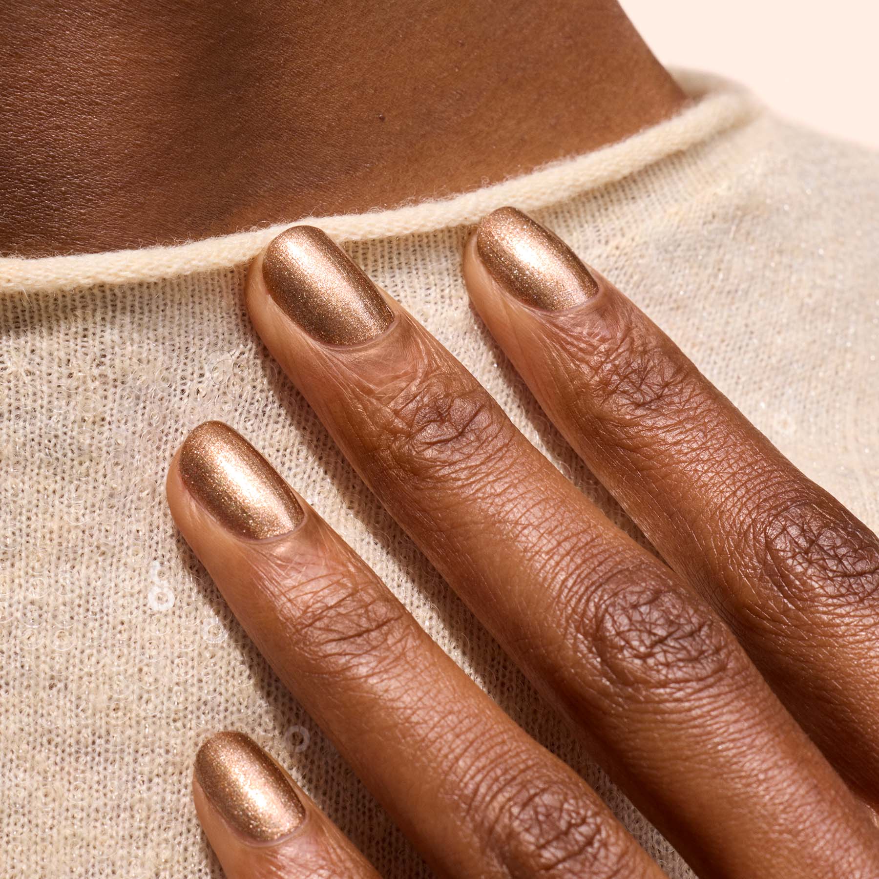 manucurist-green-flash-bronz-semi-permanent-nagellack image 4