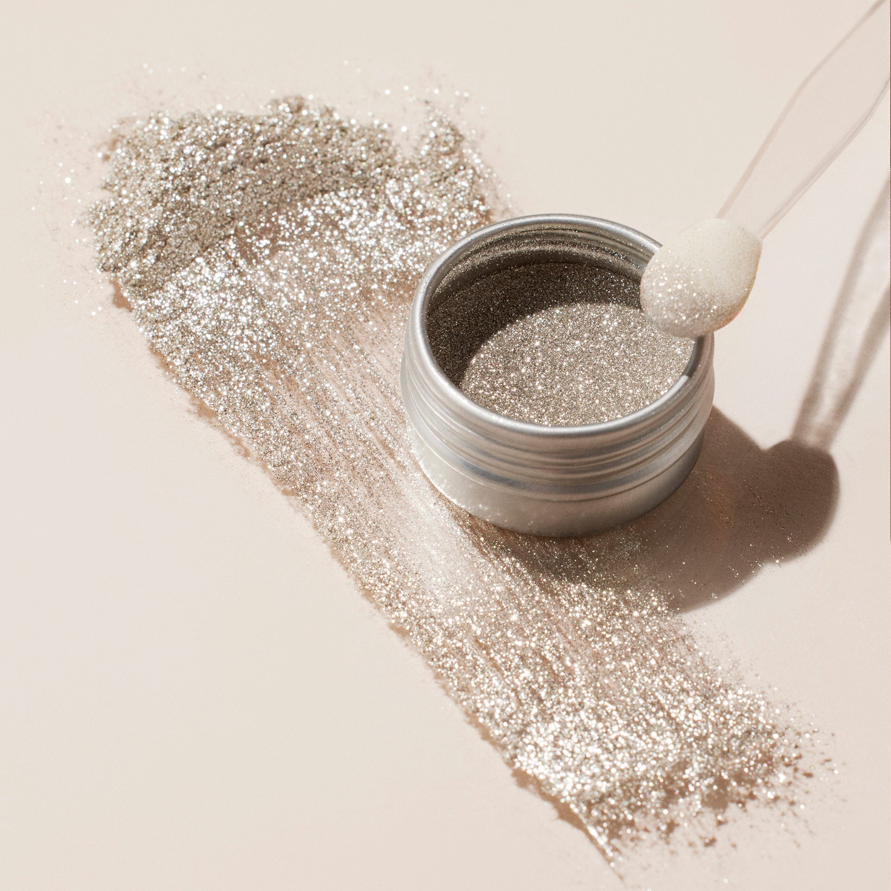 manucurist-duo-silberpailletten-effektpuder-mirror image 5