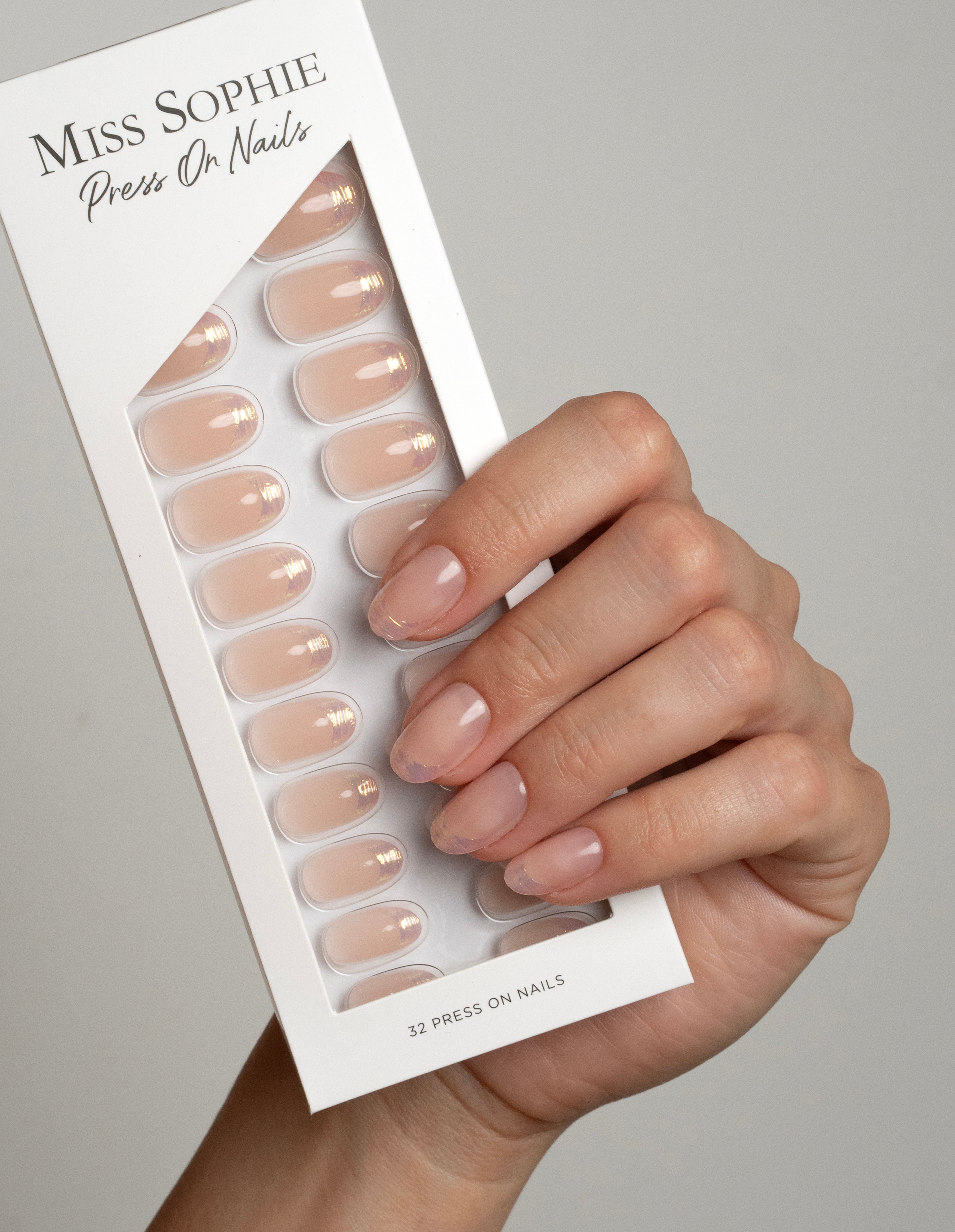 miss-sophie-golden-tips-press-on-nails-short-round image 5