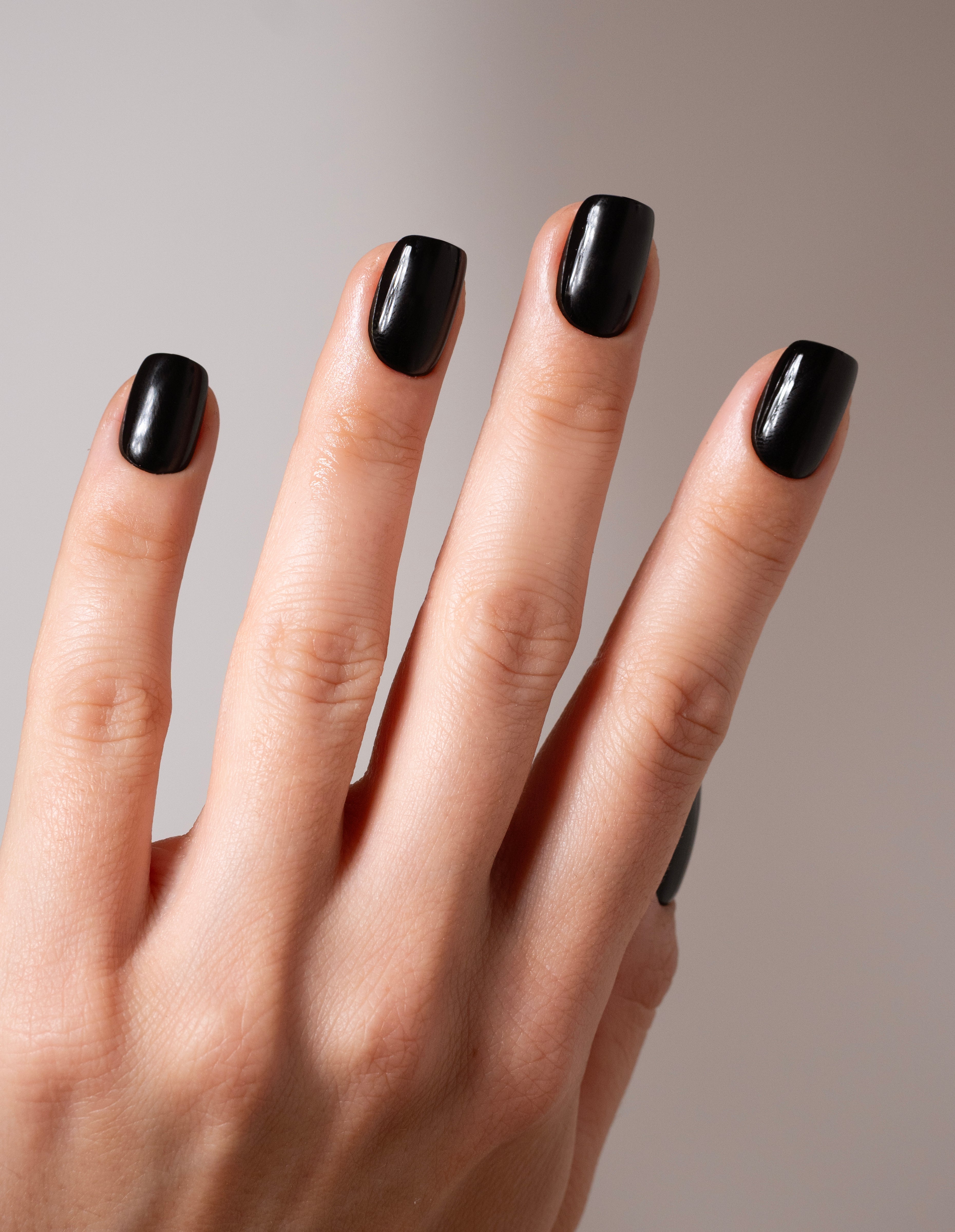 miss-sophie-black-velvet-press-on-nails-short-square image 3