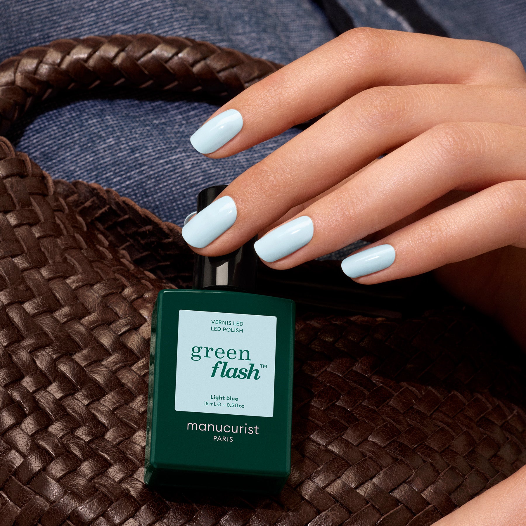 manucurist-green-flash-light-blue-gel-nagellack-pastellblau image 3