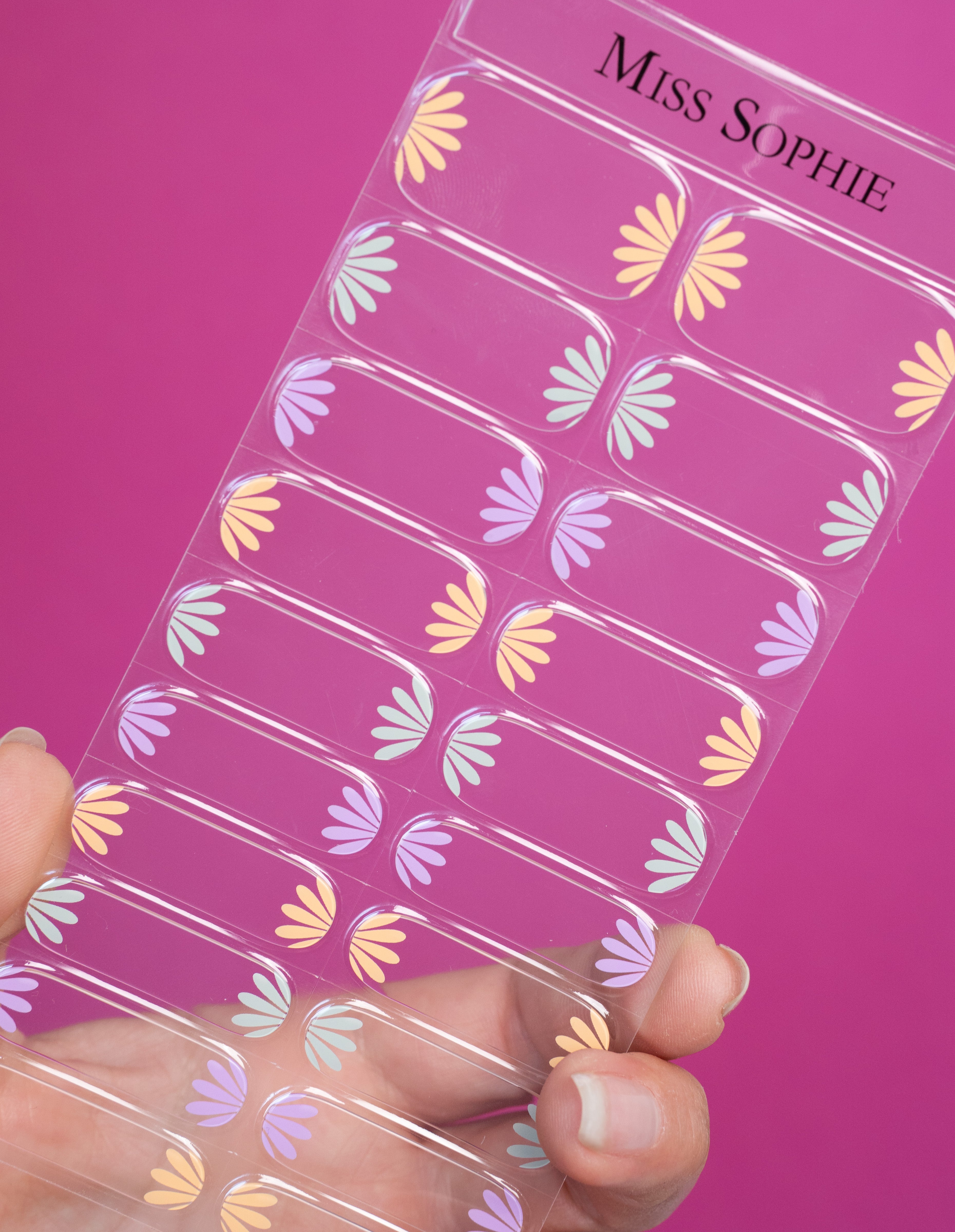 miss-sophie-blooming-uv-gel-wraps-blumen-overlay image 4