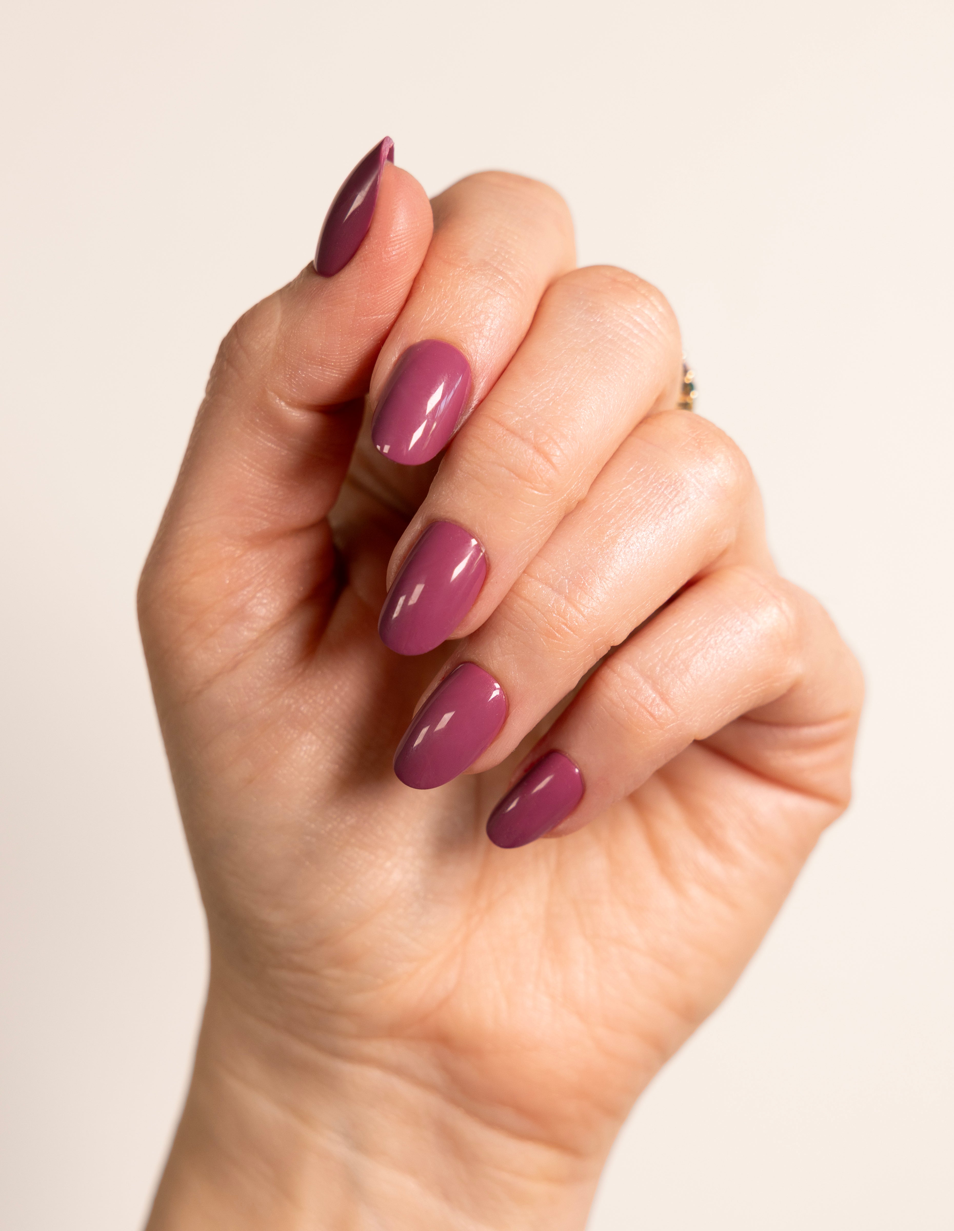 miss-sophie-rosewood-love-press-on-nails-short-round-ros-holz image 2