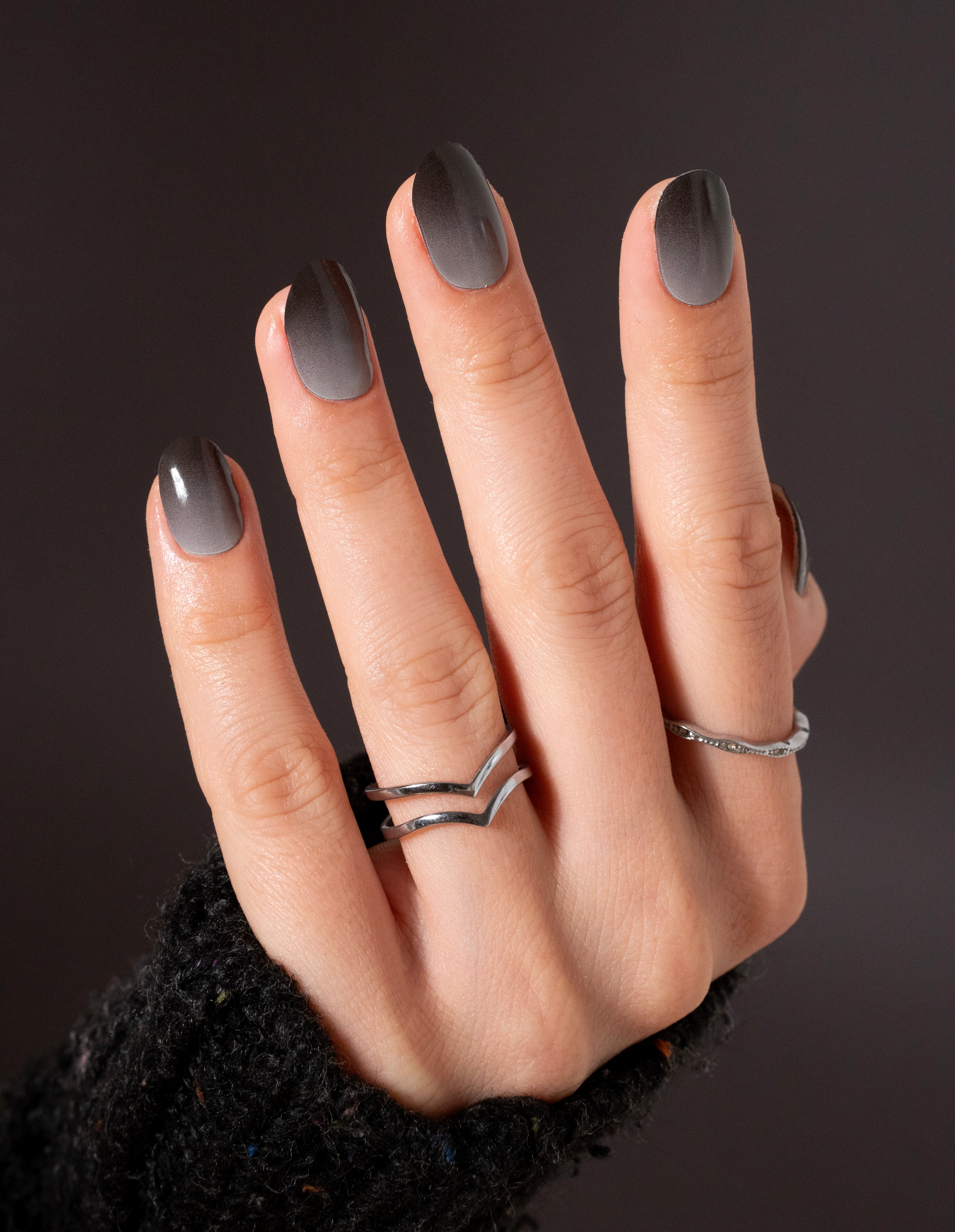 miss-sophie-werewolf-nagelfolien-grau-schwarz-ombr-halloween image 3