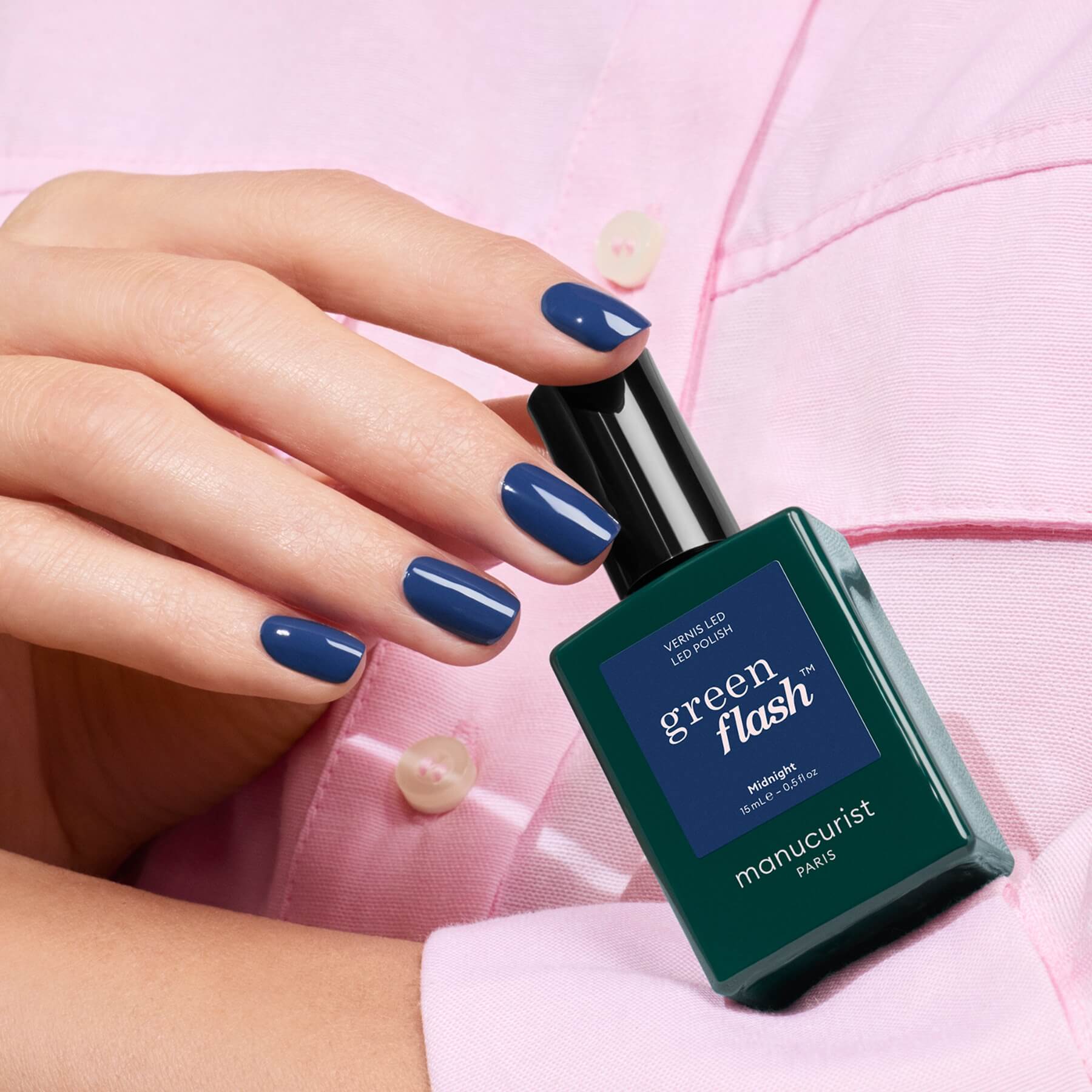 manucurist-green-flash-midnight-gel-nagellack-nachtblau image 3