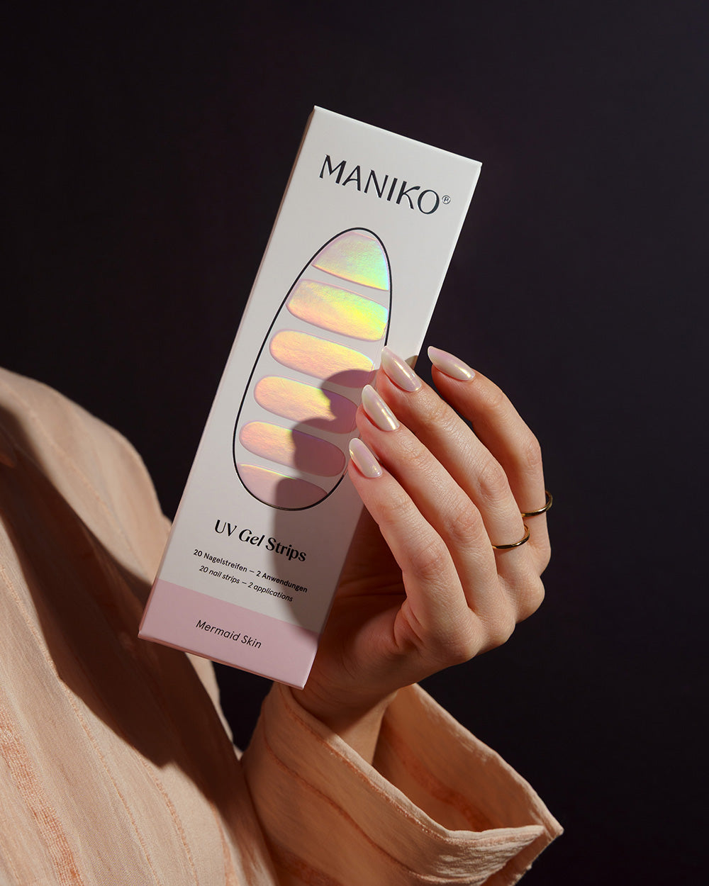 maniko-mermaid-skin-uv-gel-strips-kupfer-ros-schimmer image 5