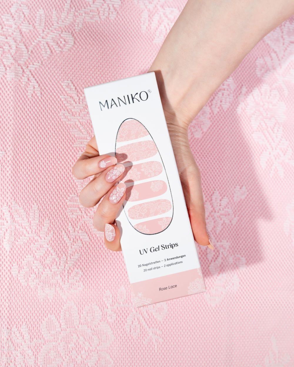 maniko-rose-lace-uv-gel-strips-rosa-mit-wei-em-spitzenmuster image 4