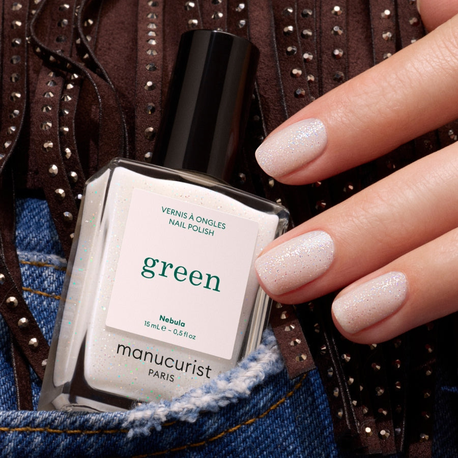 manucurist-green-nagellack-nebula-milchwei-holographisch image 3