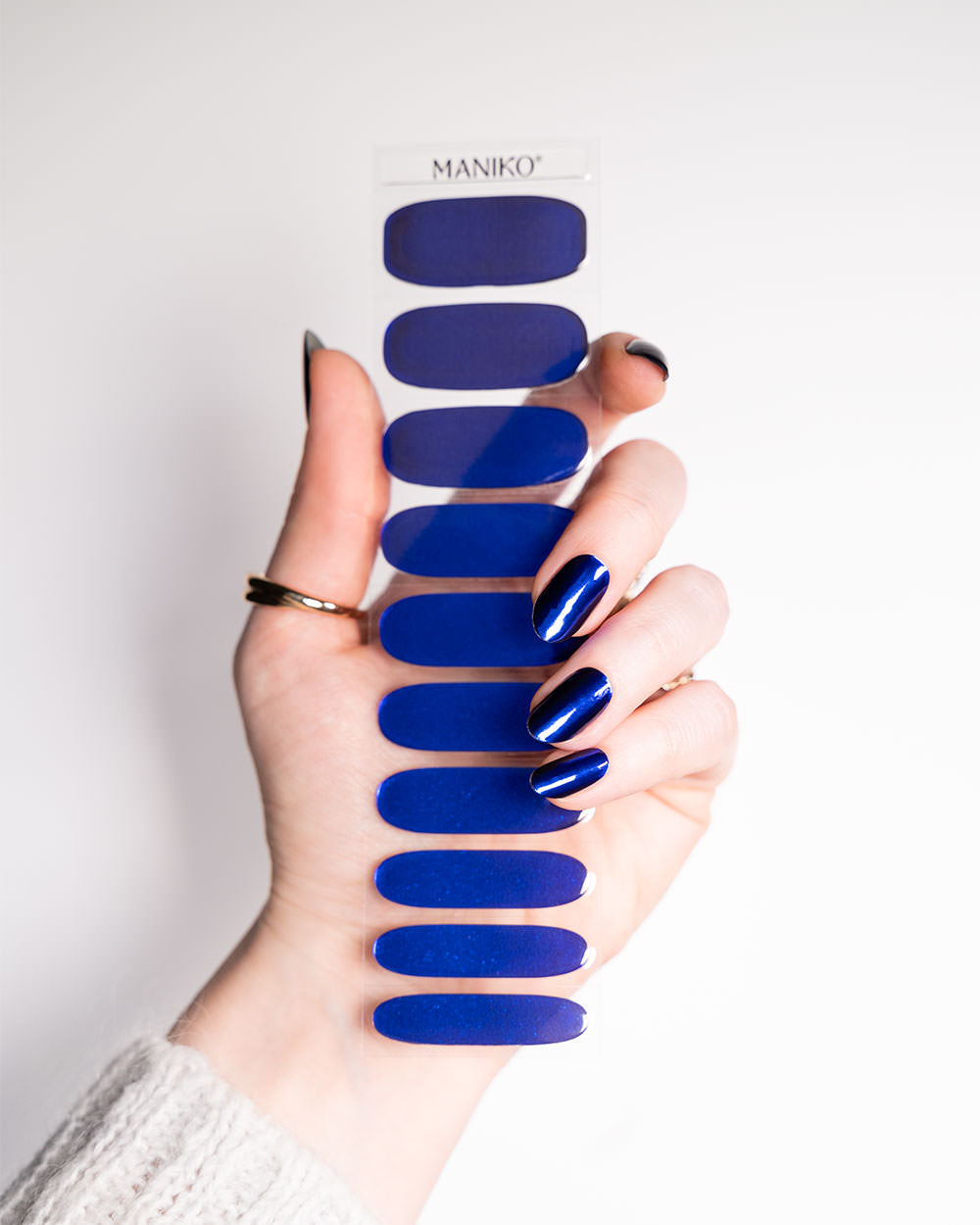 maniko-polar-night-uv-gel-strips image 5