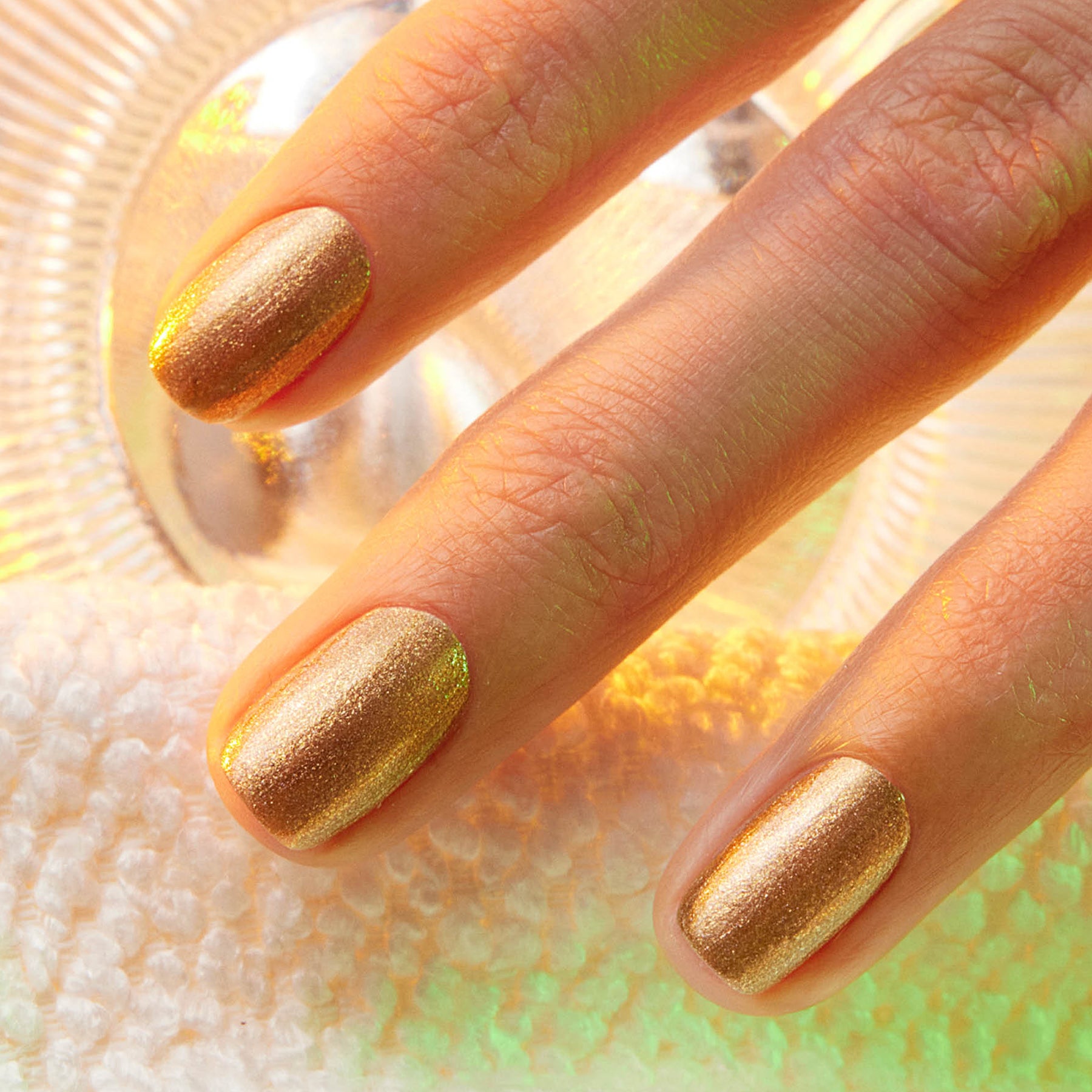 manucurist-green-shimmer-nagellack-golden-bronze-metallic image 2