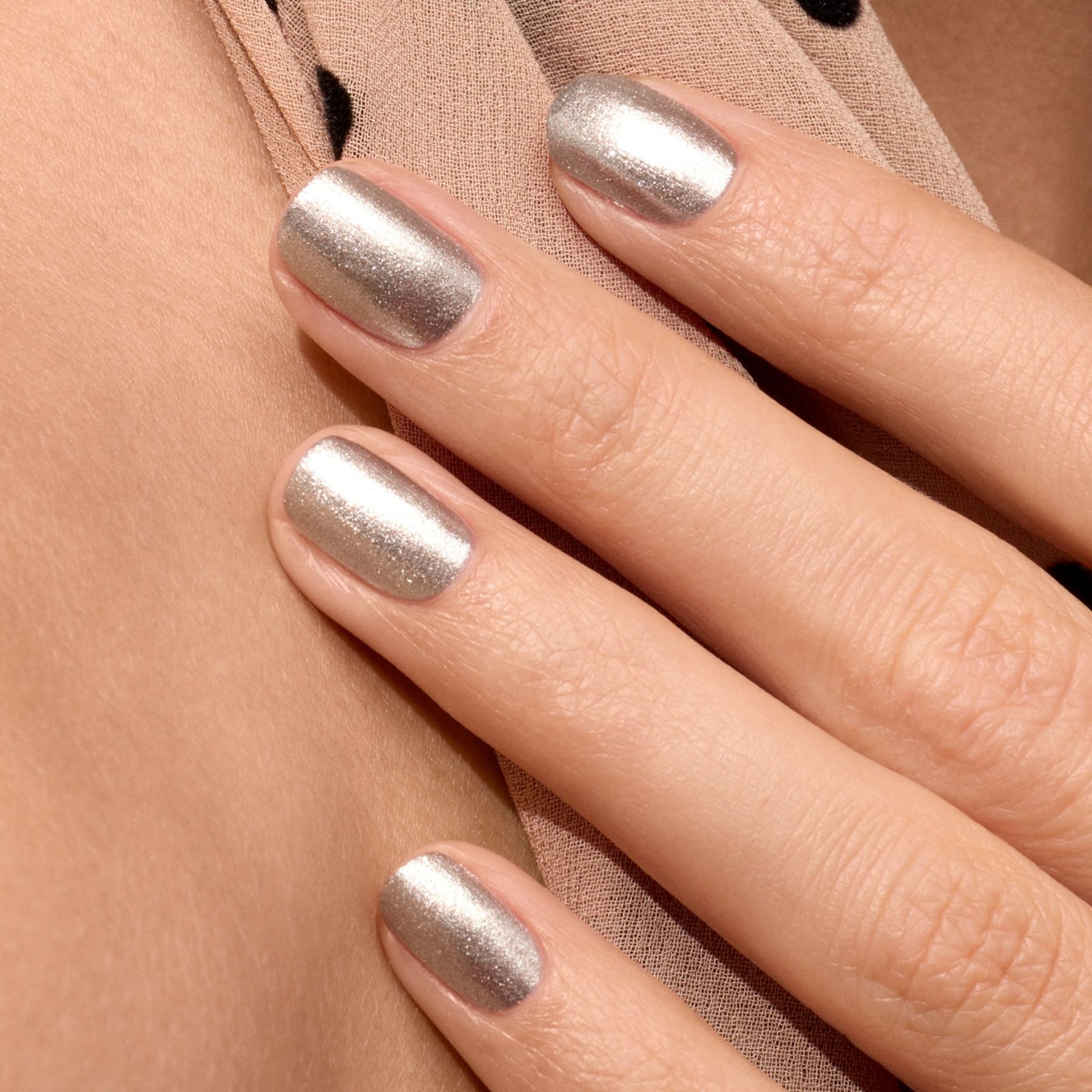 manucurist-green-flash-disco-gel-nagellack-silber-glitzer image 2