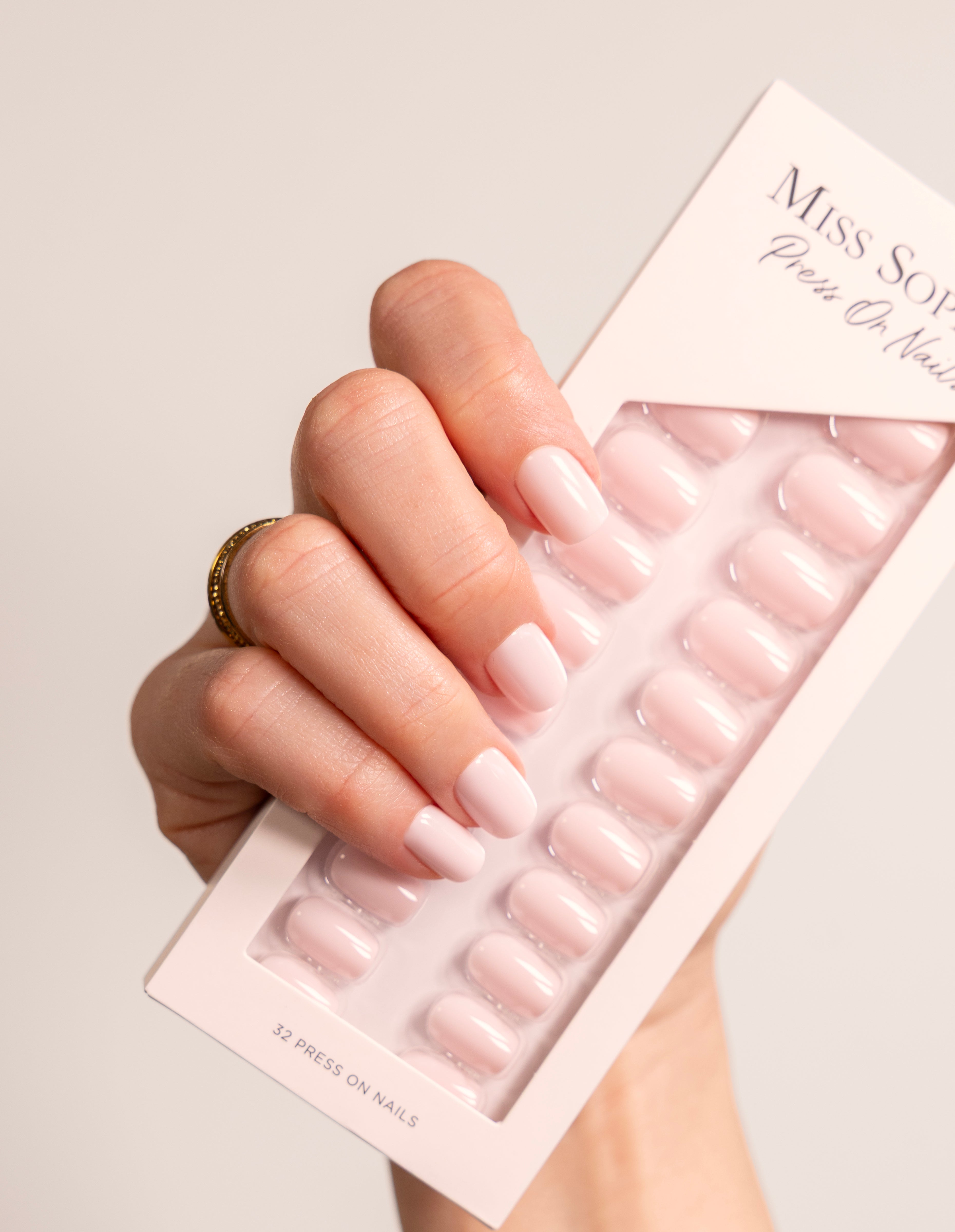 miss-sophie-ever-nude-press-on-nails-short-square image 3