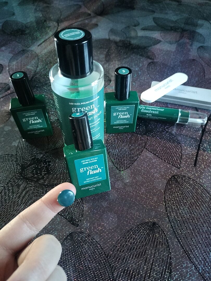 Wie vom Nagelstudio