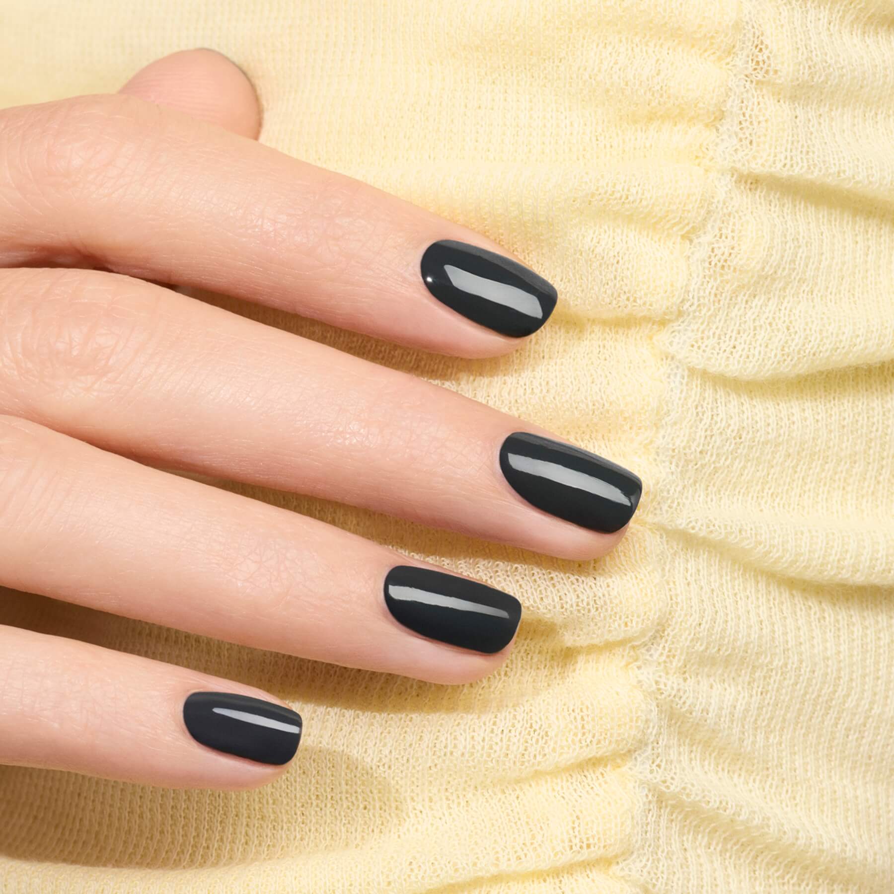 manucurist-green-flash-gel-nagellack-anthracite image 2