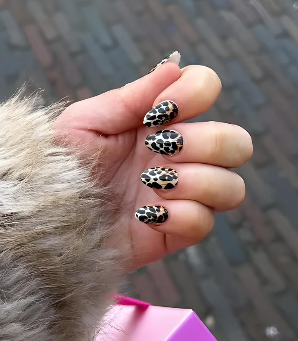 pink-gellac-028-lavish-leopard-gel-nagelsticker image 3
