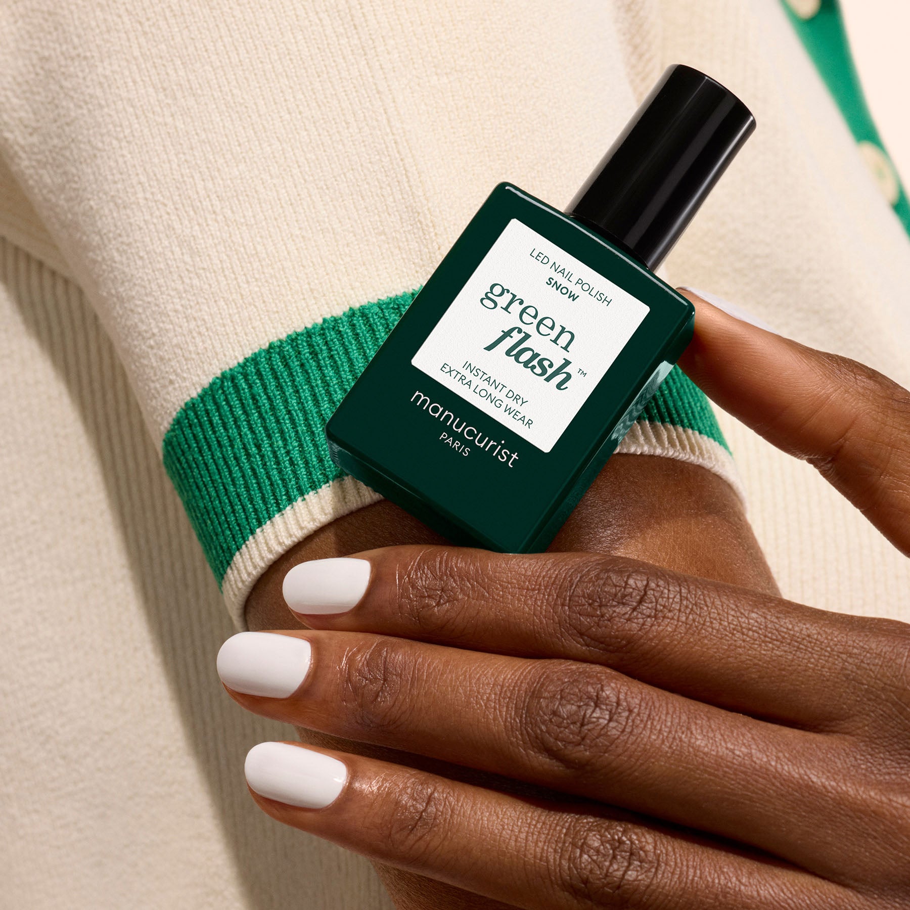 manucurist-green-flash-snow-semi-permanenter-nagellack-reinwei image 4