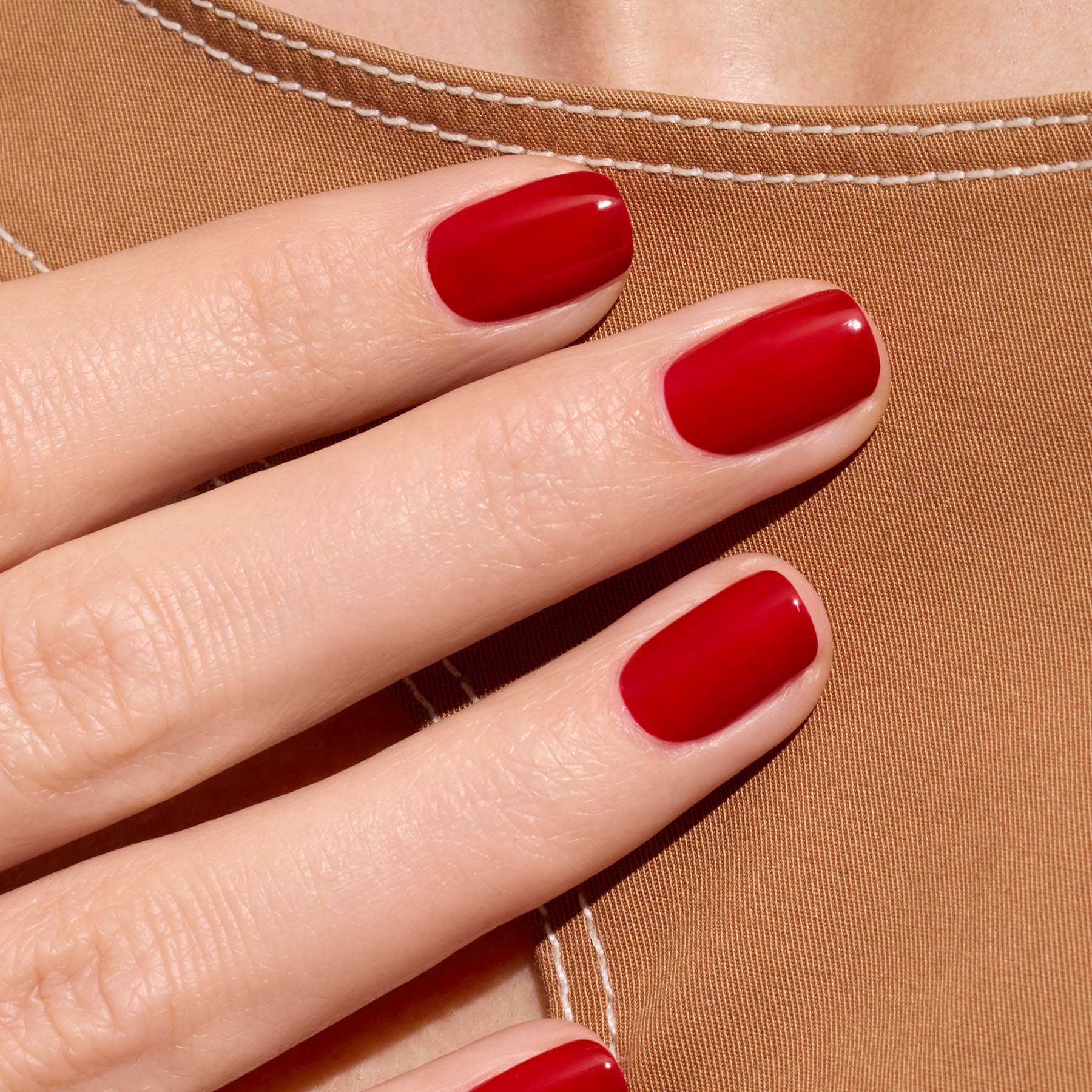 manucurist-green-flash-nagellack-red-cherry-kirschrot-gel-lack image 4