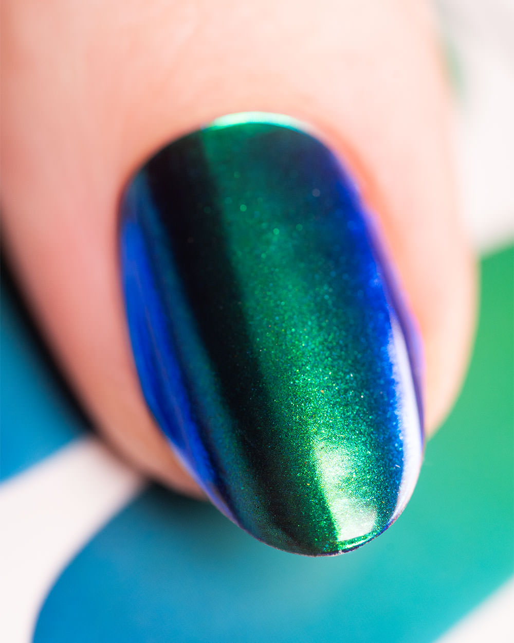 maniko-arctic-aurora-uv-gel-strips-duochrome image 3