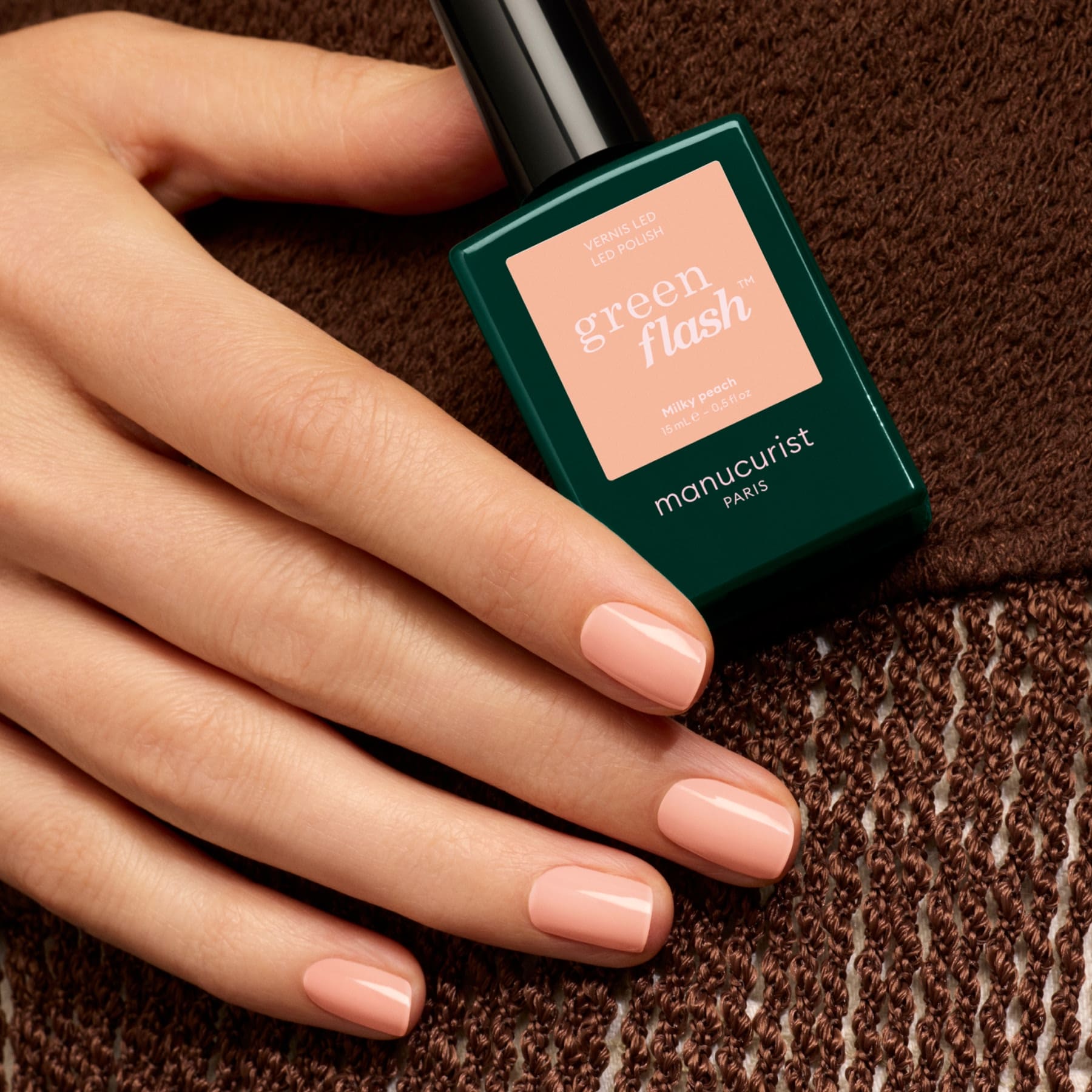 manucurist-green-flash-milky-peach-gel-nagellack image 5