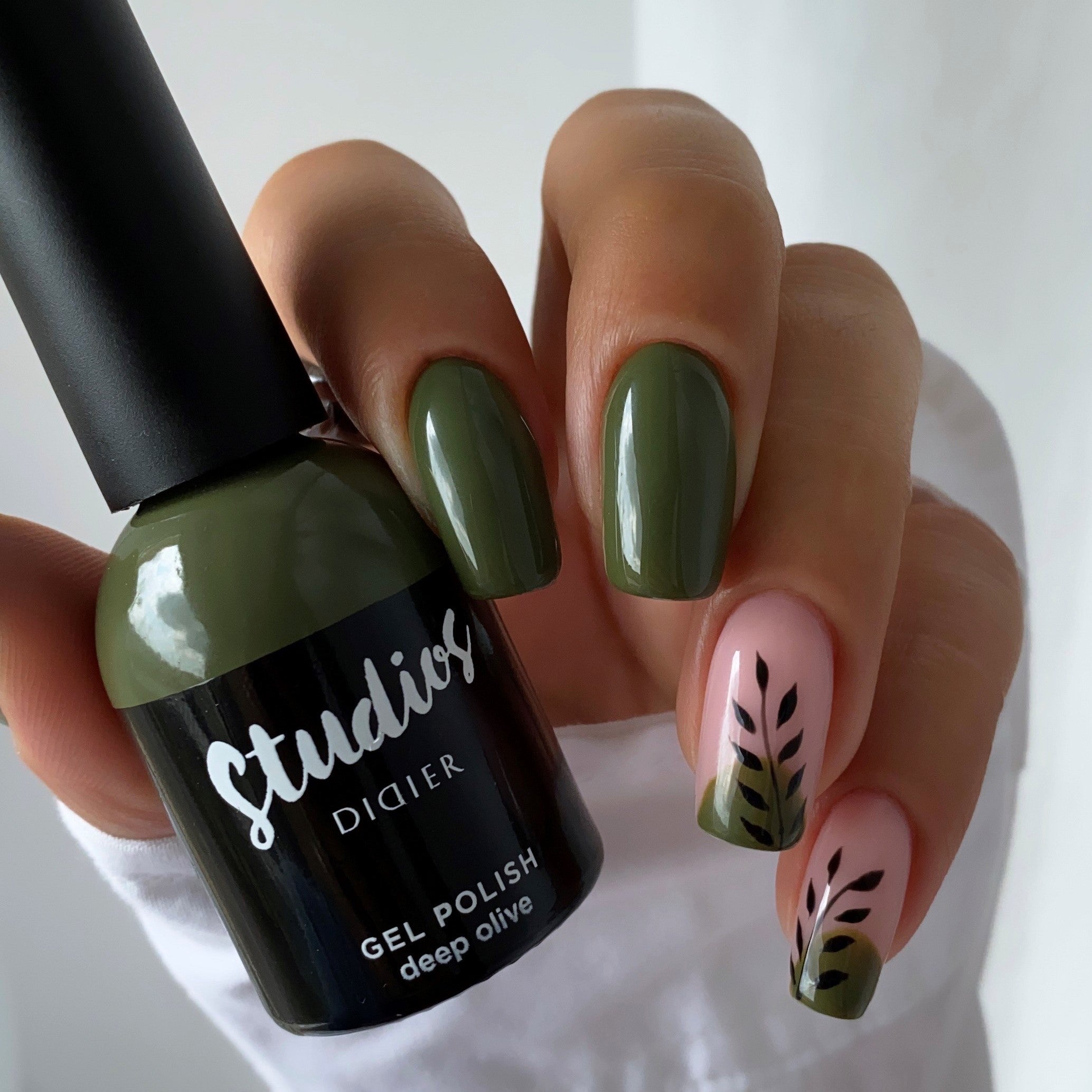 didier-lab-studios-didier-deep-olive-uv-nagellack-hema-tpo-frei-8ml image 2