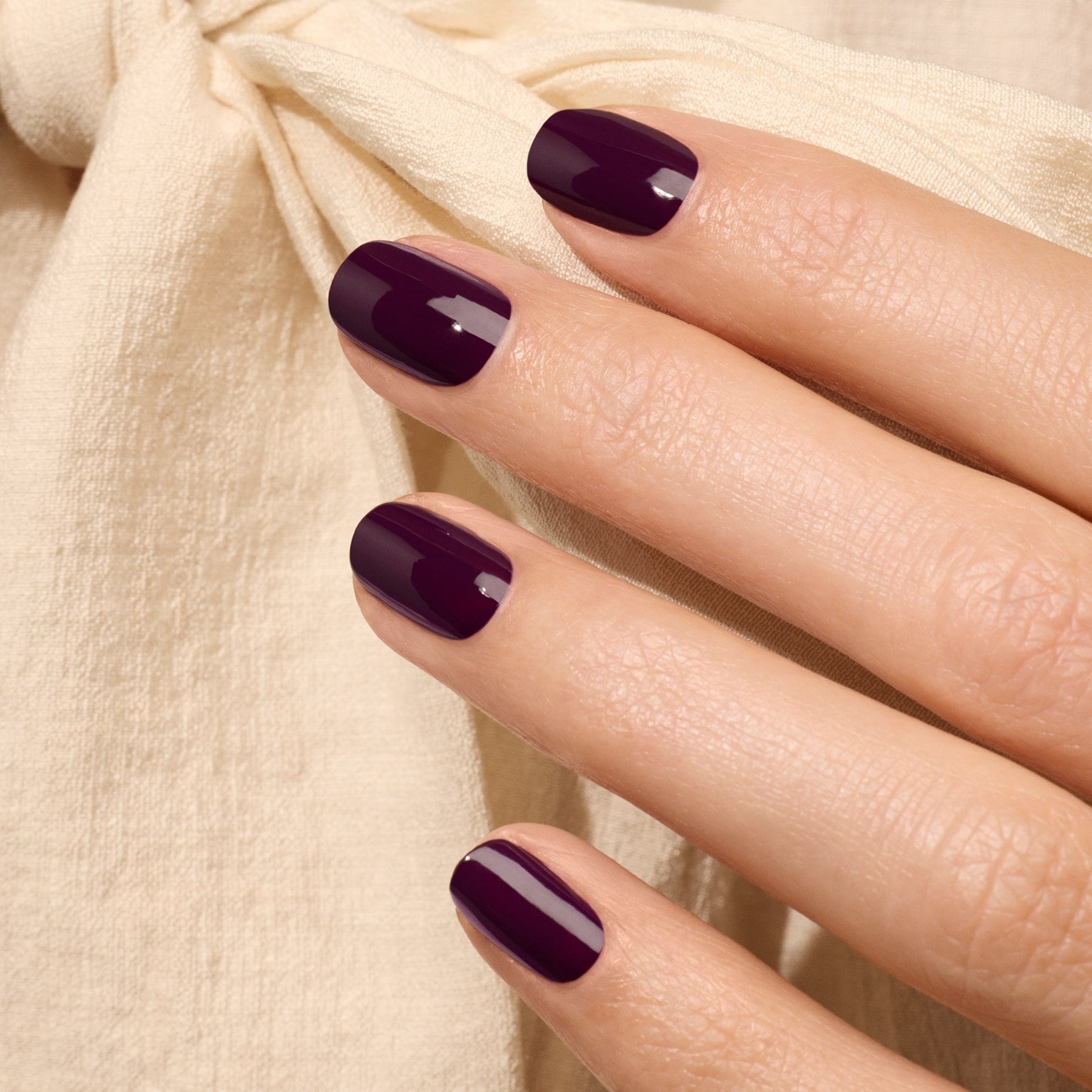 manucurist-green-nagellack-aubergine-dunkelviolett image 2