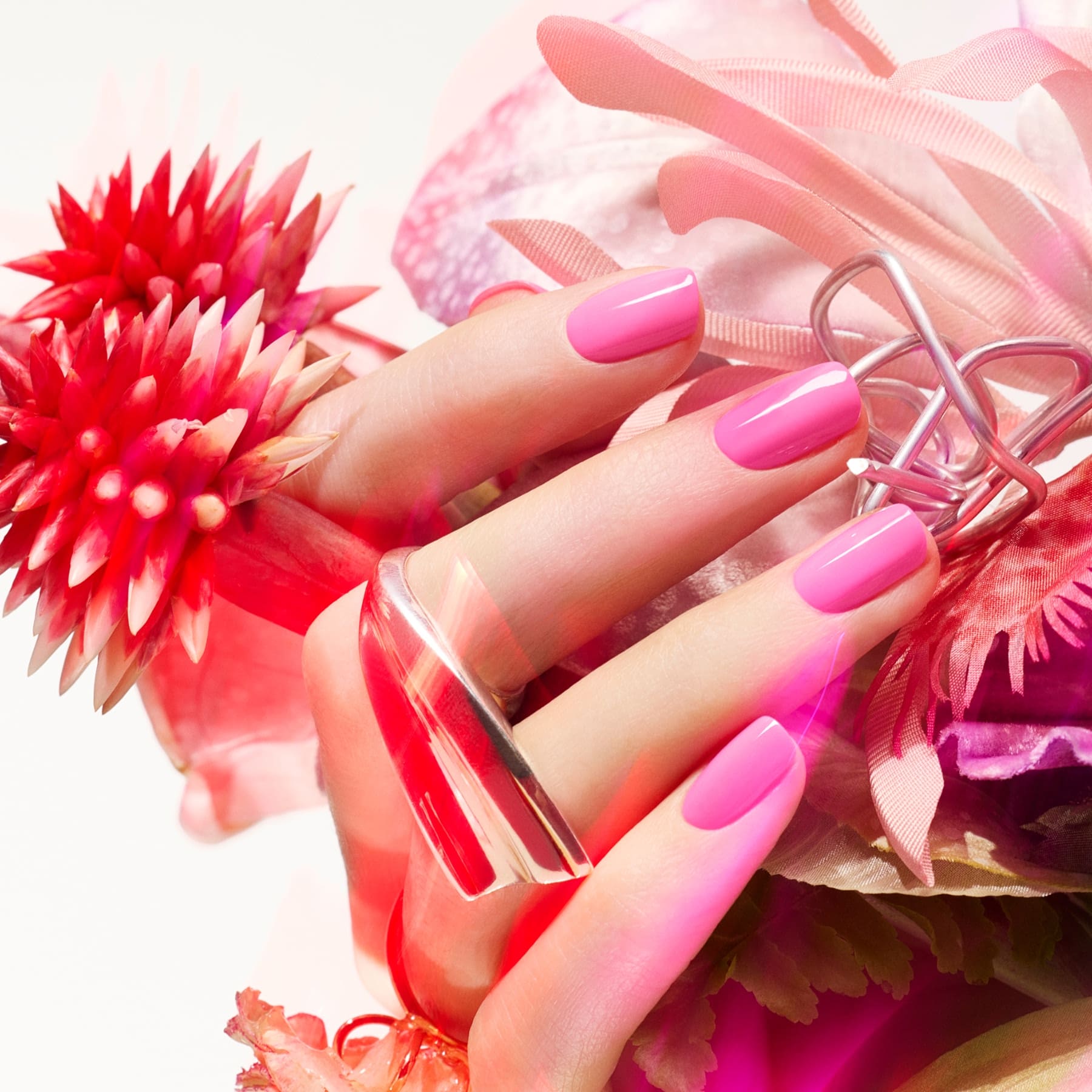 manucurist-green-bloom-neonrosa-nagellack image 3
