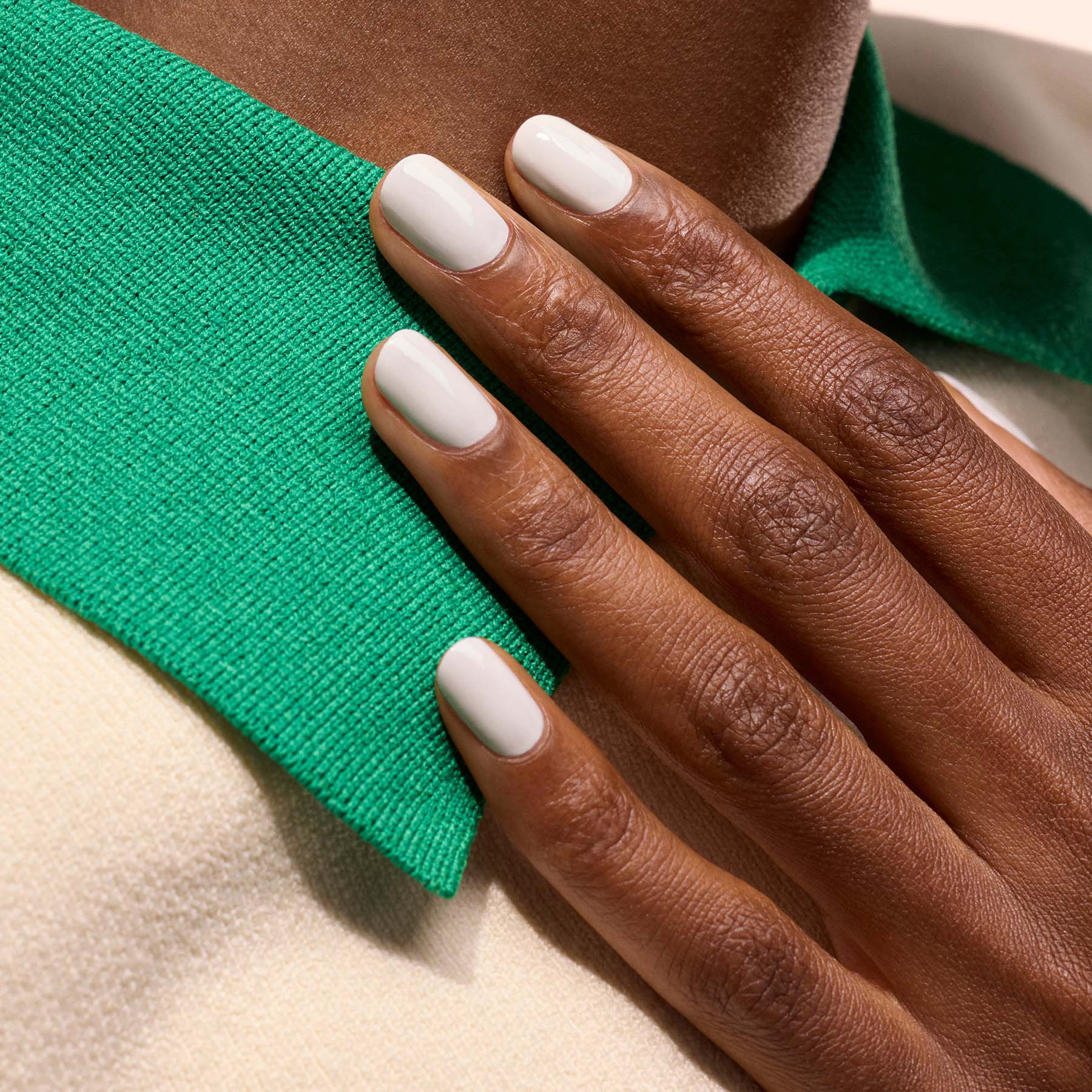 manucurist-green-nagellack-snow image 2